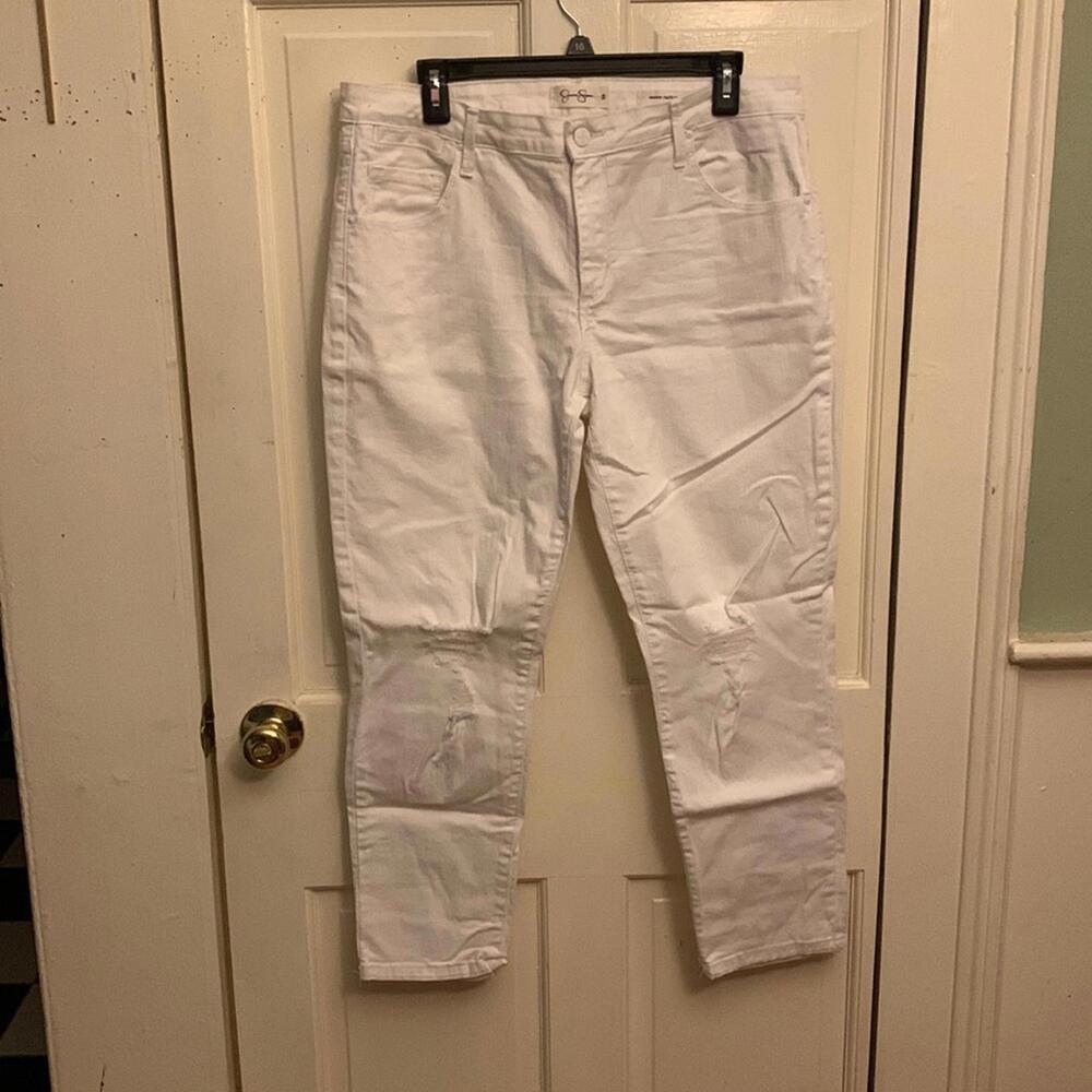 Jessica Simpsons white distressed boyfriend jeans Sz 29 NWOT